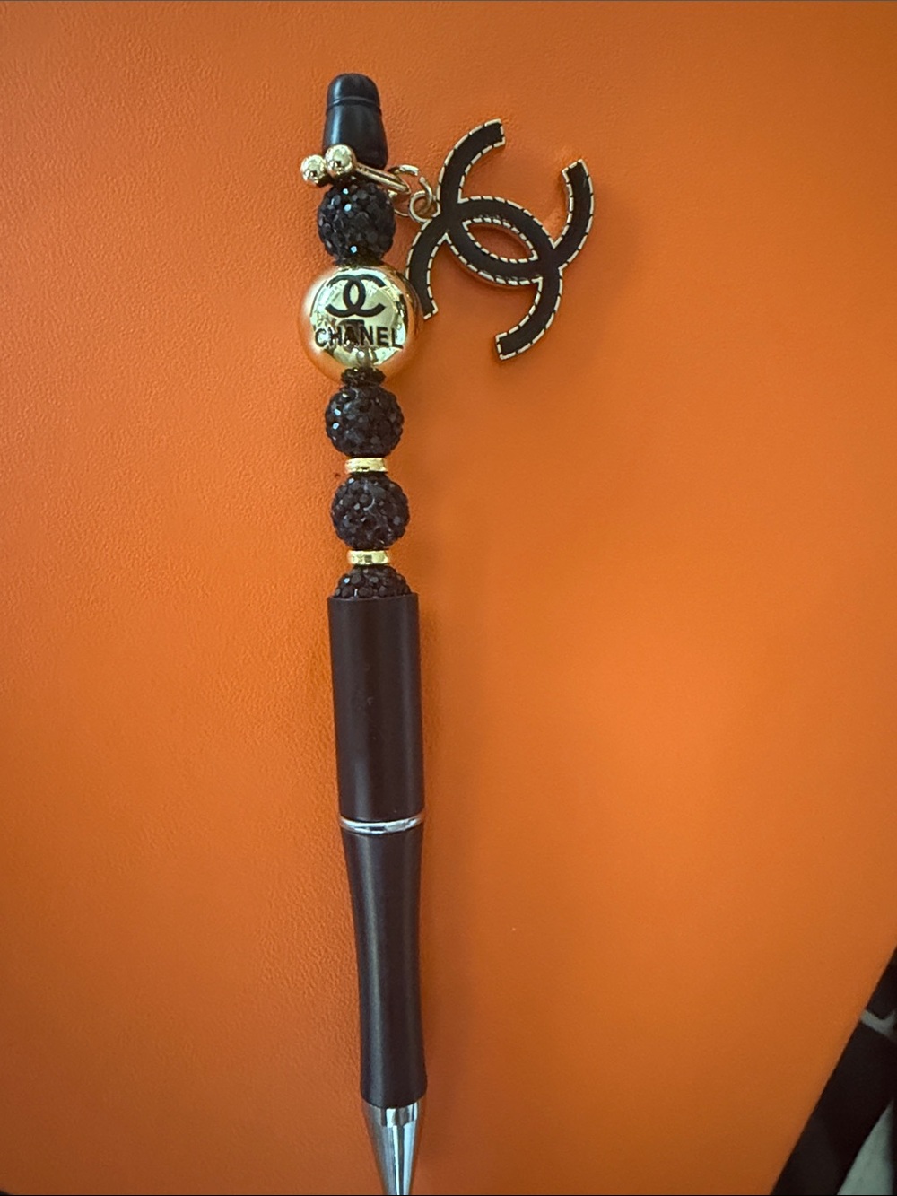 🏵️Black and Gold Beaded Pen with charm - Picture 3 of 3
